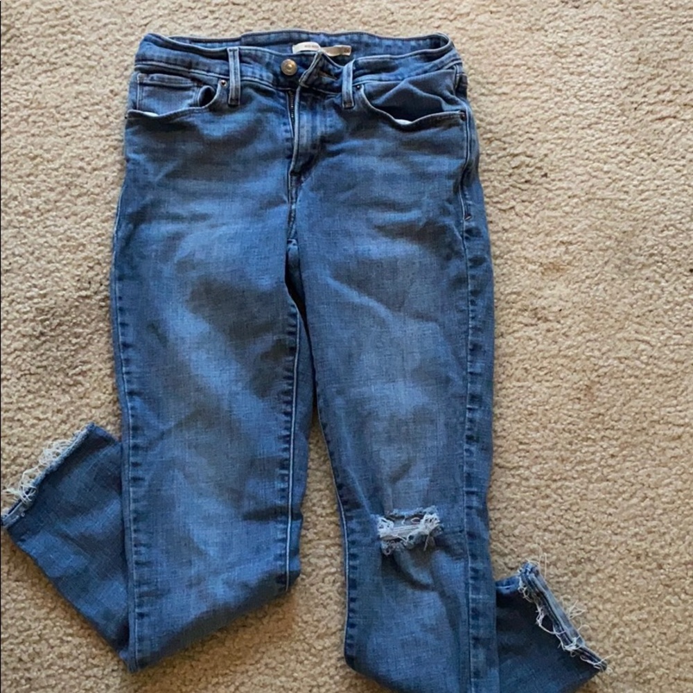 Medium Wash levi Mid rise jeans